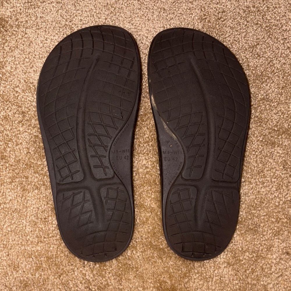 * OOFOS Comfort Slides - Picture 3 of 4